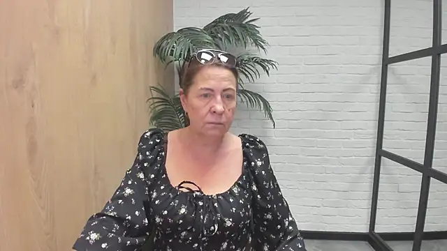 Snapshot of LindaPassionate chatting on 06/09/26, 05:19 LindaPassionate online show from 06/09/26, 05:19