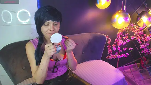 Snapshot of BrandiSweetie chatting on 12/05/24, 08:11 BrandiSweetie online show from 12/05/24, 08:11