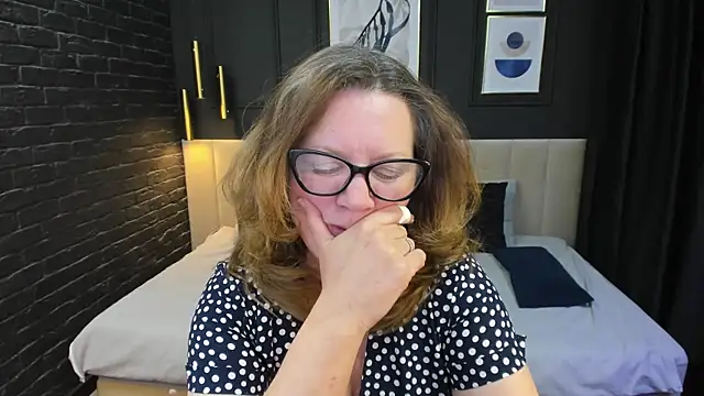 LeaPure online show from 02/07/26, 05:27