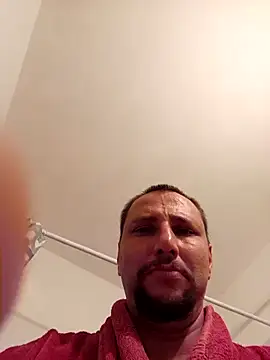 Snapshot of Miki20677 chatting on 12/17/24, 04:43 Miki20677 online show from 12/17/24, 04:43