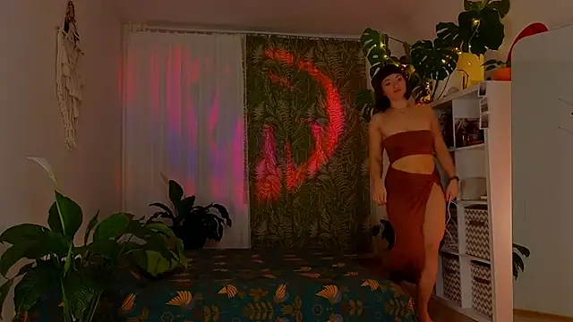 Snapshot of lana_sky chatting on 02/13/25, 08:45 lana sky online show from 02/13/25, 08:45