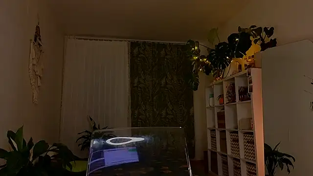 Snapshot of lana_sky chatting on 02/24/25, 08:14 lana sky online show from 02/24/25, 08:14