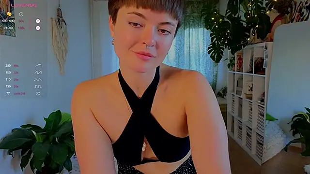 Snapshot of lana_sky chatting on 09/30/25, 02:33 lana sky online show from 09/30/25, 02:33