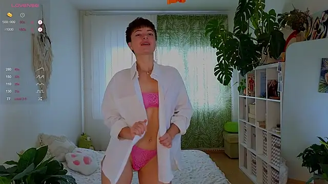 Snapshot of lana_sky chatting on 10/02/25, 12:34 lana sky online show from 10/02/25, 12:34