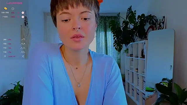 Snapshot of lana_sky chatting on 10/18/25, 01:34 lana sky online show from 10/18/25, 01:34