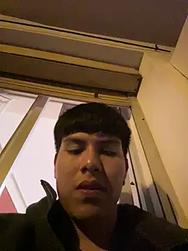 Snapshot of mikeeeeeell chatting on 03/21/26, 10:35 mikeeeeeell online show from 03/21/26, 10:35