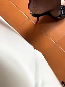 Snapshot of Wet-Pussycat chatting on 09/10/25, 02:28 Wet-Pussycat online show from 09/10/25, 02:28