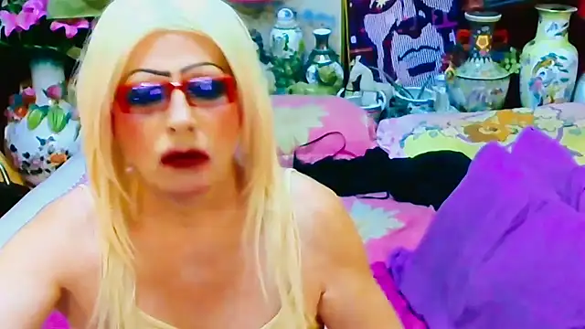 Goldeena online show from 09/22/25, 12:34