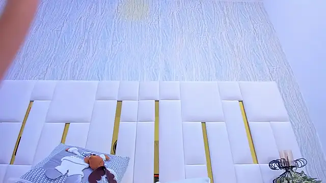 cristinapuerta  online show from 12/19/24, 06:01