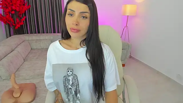 Snapshot of Sarah_Stone_ chatting on 01/12/25, 01:32 Sarah Stone online show from 01/12/25, 01:32