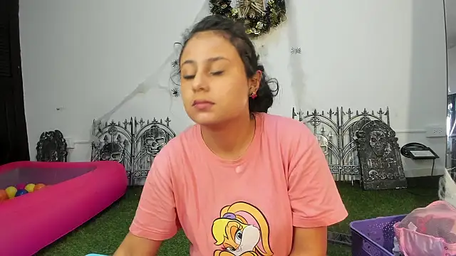 AbbyTaylorr online show from 10/02/25, 03:02