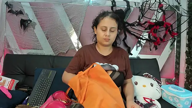 AbbyTaylorr online show from 10/28/25, 02:26