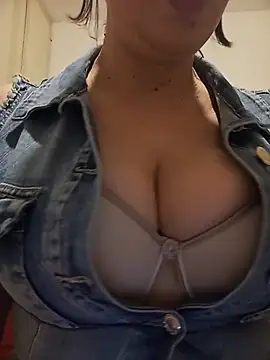 Snapshot of Dolcissima33 chatting on 06/16/26, 06:38 Dolcissima33 online show from 06/16/26, 06:38