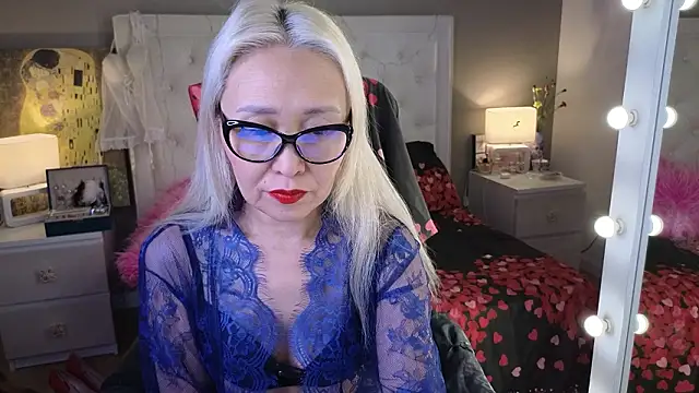 Snapshot of RoxalanaStar chatting on 01/31/26, 11:25 RoxalanaStar online show from 01/31/26, 11:25