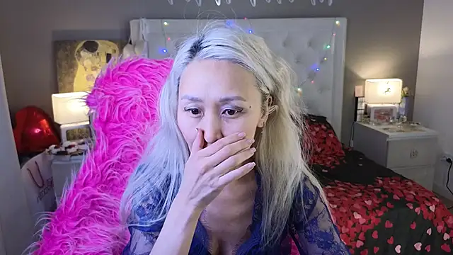 Snapshot of RoxalanaStar chatting on 02/20/26, 10:21 RoxalanaStar online show from 02/20/26, 10:21