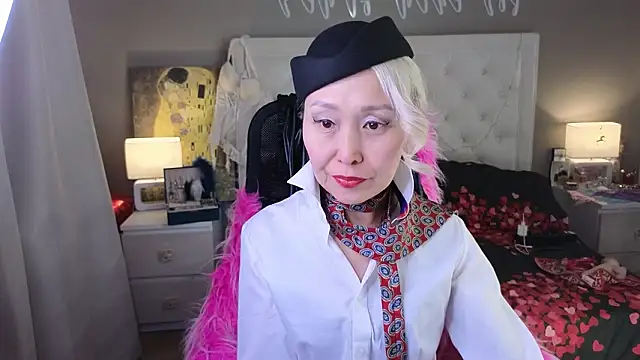 RoxalanaStar online show from 03/29/26, 10:04