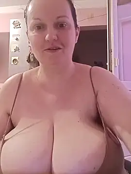 BustyLadyAlma online show from 03/01/26, 06:37