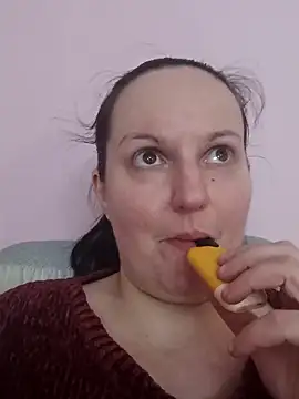 BustyLadyAlma online show from 04/19/26, 06:46