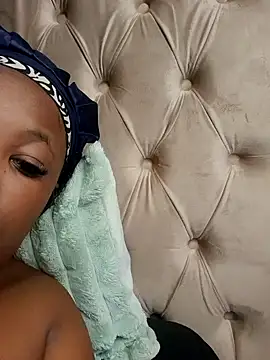 SWEETDOLLY29XX online show from 10/23/25, 07:18