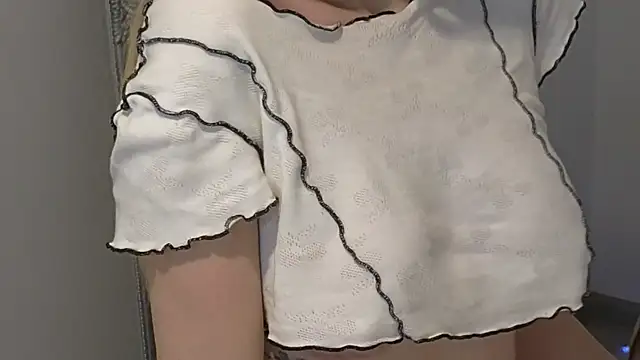 Snapshot of JuliaJuliette chatting on 02/14/25, 11:53 JuliaJuliette online show from 02/14/25, 11:53