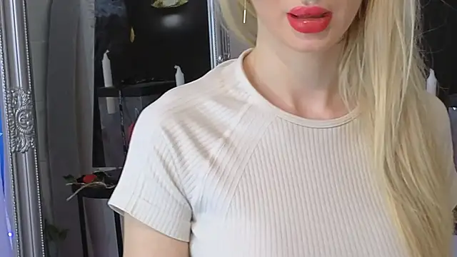 Snapshot of JuliaJuliette chatting on 03/22/25, 05:09 JuliaJuliette online show from 03/22/25, 05:09
