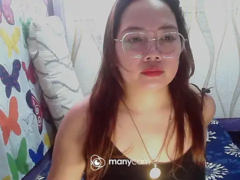 Snapshot of BURBERRY69 chatting on 10/02/25, 12:39 BURBERRY69 online show from 10/02/25, 12:39