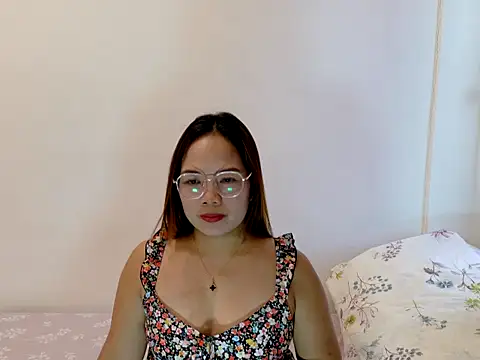 Snapshot of BURBERRY69 chatting on 05/08/26, 06:52 BURBERRY69 online show from 05/08/26, 06:52