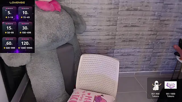 TinnaCobb online show from 10/23/25, 04:17