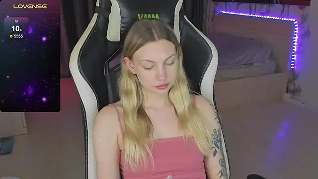 BiMolly online show from 03/13/25, 04:16