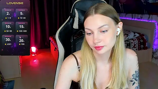 BiMolly online show from 10/17/25, 04:31