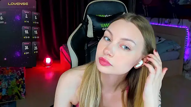 BiMolly online show from 10/28/25, 12:25