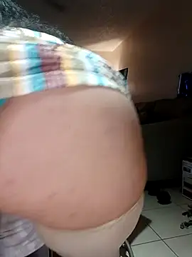 Snapshot of PichyPrettyPussy chatting on 10/28/25, 06:43 PichyPrettyPussy online show from 10/28/25, 06:43