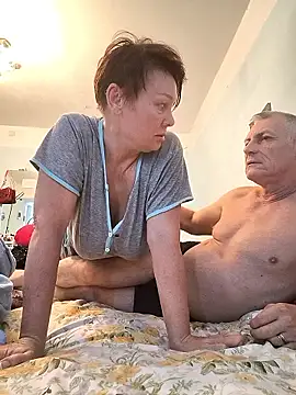  lady red  online show from 10/31/25, 06:47