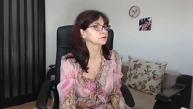 Snapshot of helua54 chatting on 03/10/25, 08:26 helua54 online show from 03/10/25, 08:26