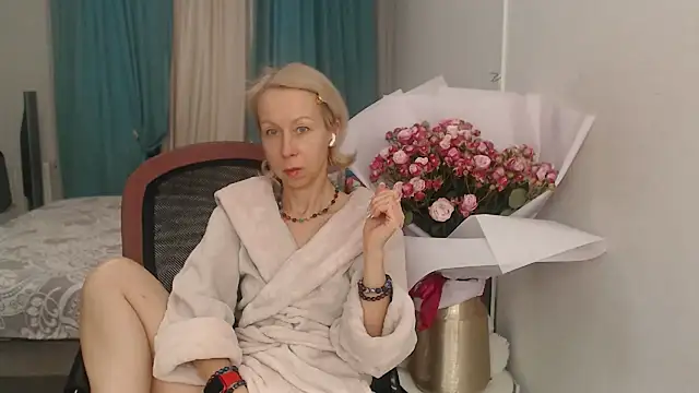 LuxuryNika online show from 11/10/25, 01:43