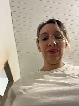 Gatitacarlita online show from 05/19/26, 05:30