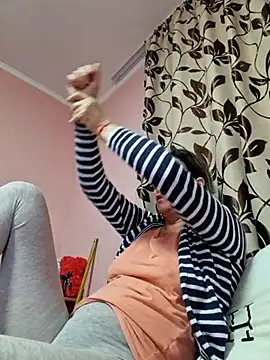 IsabelleCraft online show from 03/06/25, 07:03