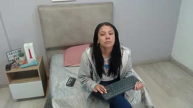 valevicious online show from 12/15/25, 01:37