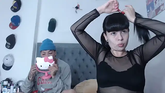 dulce maria x online show from 10/30/25, 10:43