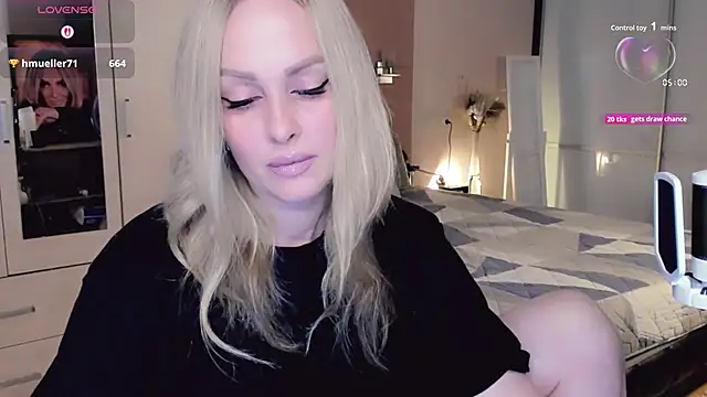 Libby Nora online show from 10/28/25, 11:03