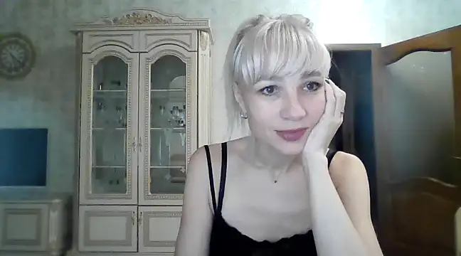 Snapshot of BarbaraKim chatting on 12/16/24, 02:27 BarbaraKim online show from 12/16/24, 02:27