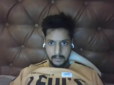 dhruv9413 online show from 12/02/25, 08:04