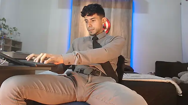 Andrew 4  online show from 10/08/25, 03:37