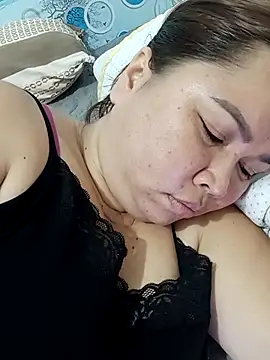 XXLorie 02 online show from 09/12/25, 11:59