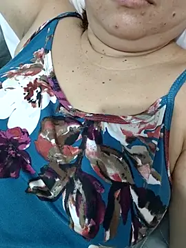 XXLorie 02 online show from 10/29/25, 11:06