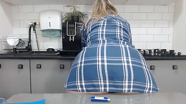 erikaerika online show from 02/04/25, 01:16