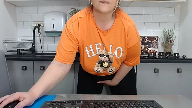 erikaerika online show from 02/15/25, 10:55