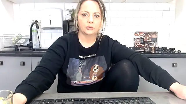 erikaerika online show from 03/04/25, 10:13