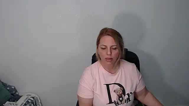 erikaerika online show from 10/01/25, 09:26