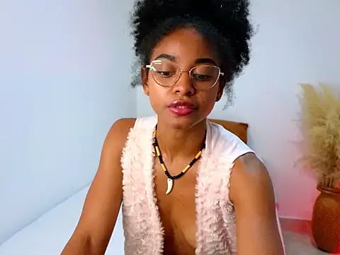 kriss reyes online show from 04/19/26, 02:44